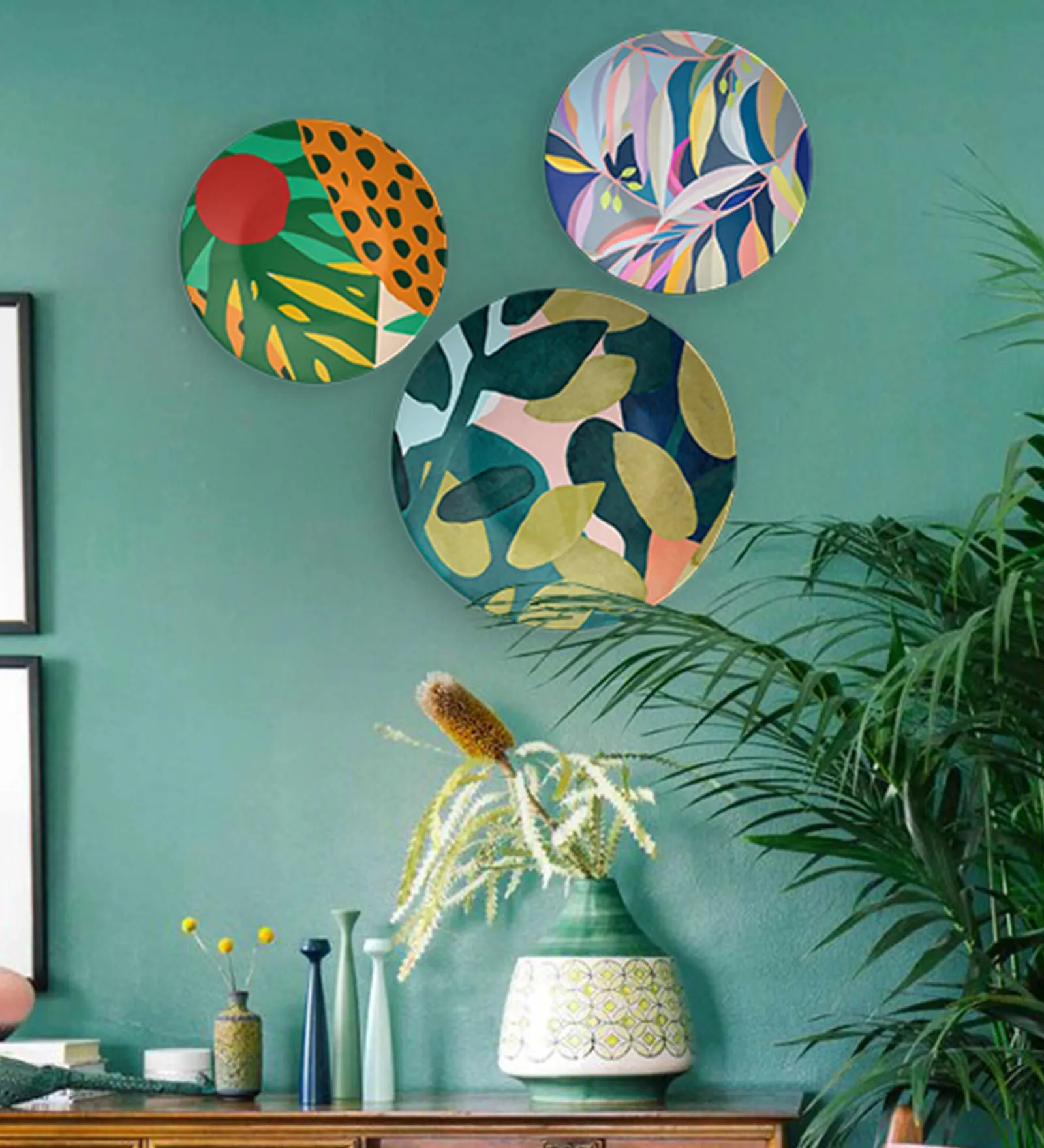 Multicolour American Style Decorative Wall Plates- Set Of 3